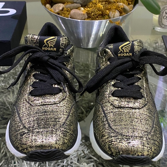 LIKE NEW!🌟HOGAN SILVER METALLIC SNEAKERS - Picture 3 of 7